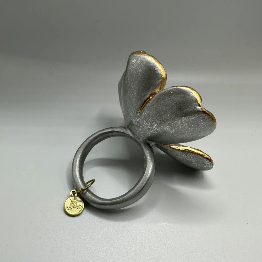 New Mackenzie Childs Sweet Brair Napkin Ring Silver Flower - Picture 5 of 7